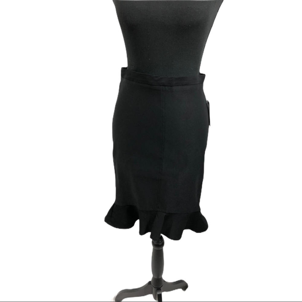 NWT Black cute skirt Size XS